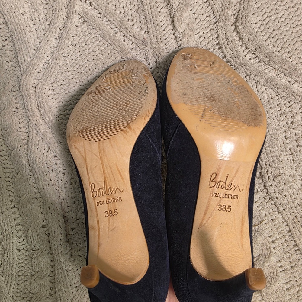 Boden Suede Bow Mary Jane Pumps Navy Blue Pointed Toe Women 38.5 7.5 8 Excellent - Picture 6 of 8
